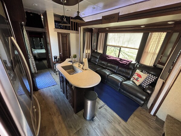 2 bedrooms, bed sheets