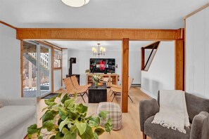 Smart TV, fireplace, video games, table tennis