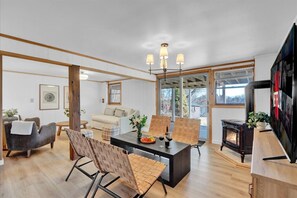 Smart TV, fireplace, video games, ping pong - Lake House w/ Dock, Hot Tub, Fire Pit & Game Room (Long Pond)