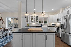 Fridge, microwave, oven, stovetop - Manson Lakefront Home near Lake Chelan w/ Dock (Manson)