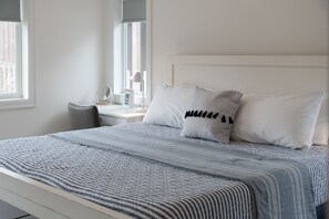 4 chambres, bureau, fer et planche Ă repasser, lit parapluie