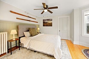 2 bedrooms, iron/ironing board, travel cot, free WiFi - Cozy 2BR Getaway with Private Hot Tub -Close to Shelburne Falls (Colrain)