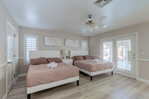 6 chambres, coffre-fort, fer et planche à repasser, lit de bébé portatif