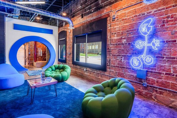 Lobby - b3 Room4: Begin King Suite (Sparta)