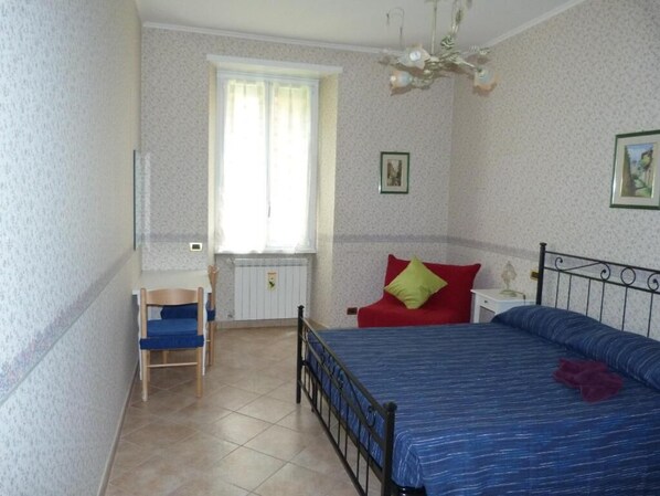 2 bedrooms, iron/ironing board, WiFi