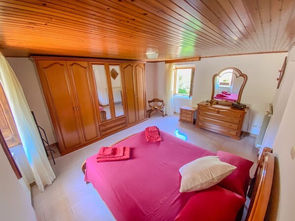 3 bedrooms, WiFi, bed sheets