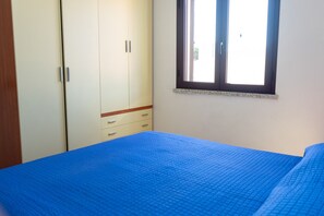 2 bedrooms, bed sheets