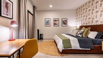 8 dormitorios, escritorio, tabla de planchar con plancha y wifi