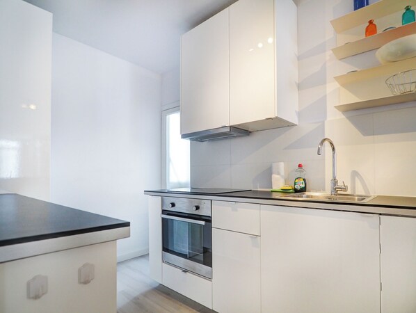 Kühlschrank, Mikrowelle, Ofen, Geschirrspüler