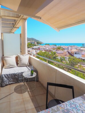 تناول الطعام بالخارج