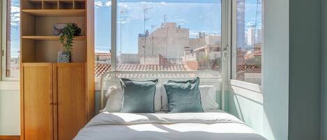 2 bedrooms, iron/ironing board, free WiFi, bed sheets