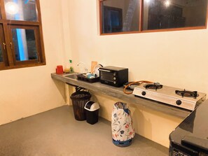 Fridge, stovetop, coffee/tea maker, electric kettle