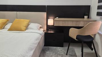 1 chambre, bureau, fer et planche à repasser, Wi-Fi