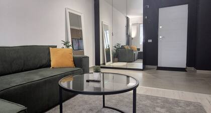 New! Skyline Bucharest Central âą Cold A/C âą Snacks âą Ideal for Longer Stays