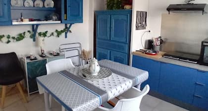 Comfortable accommodation near a large lake.very touristic .p ds monedieres