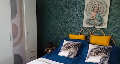 Comfortable accommodation near a large lake.very touristic .p ds monedieres