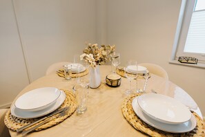 Dining - De Diek - Suite 2 | Direct dike location - harbor view (Greetsiel)