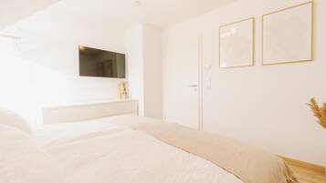 2 bedrooms, iron/ironing board, free WiFi