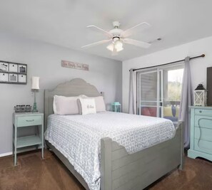 2 bedrooms, iron/ironing board, WiFi, bed sheets - Charming 2-bedroom Penthouse condo with AC, WiFi in lovely BransonMo (Branson)