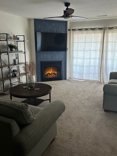 Lakefront Condo: Sunrise Views: Fireplace: Near Bagnell Strip: Screened in Patio