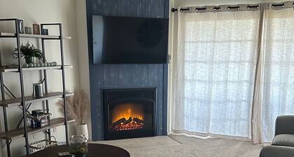 Lakefront Condo: Sunrise Views: Fireplace: Near Bagnell Strip: Screened in Patio