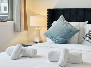 3 bedrooms, WiFi - Riverview Retreat: 3BR Oasis w/ Rooftop & Garage (Philadelphia)