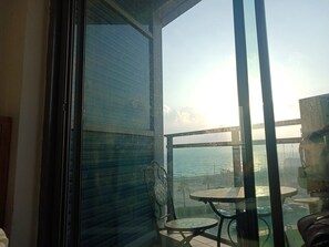 Outdoor dining - Okeanos bamarina hotel (Herzliya)
