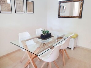 Casa, 3 habitaciones | Restaurantes