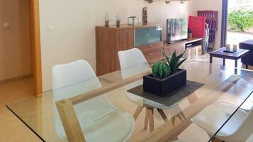 House, 3 Bedrooms | Dining