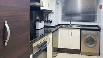 House, 3 Bedrooms | Laundry