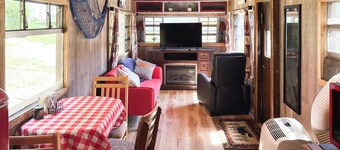 Eagle's Peak Cozy Cabin