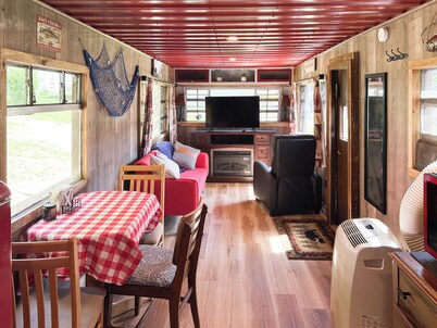 Eagle's Peak Cozy Cabin