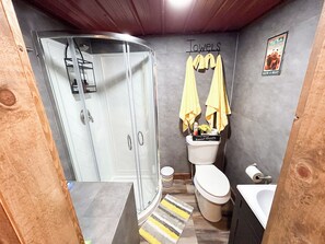 Handtücher, Seife, Toilettenpapier