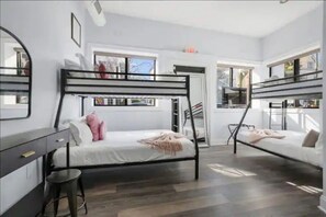 4 bedrooms, iron/ironing board, WiFi, bed sheets