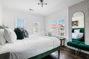 8 habitaciones, tabla de planchar con plancha, wifi y ropa de cama 