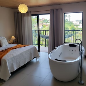 Jetted bathtub - Canto dos Amores Suítes (Campos do Jordão)