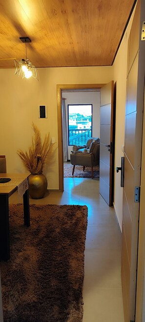 Dobbeltrom – comfort, balkong, fjellutsikt | Spisestue