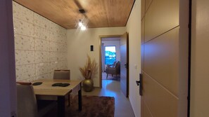 Comfort Double Room, Balcony, Mountain View | Dining room - Canto dos Amores Suítes (Campos do Jordão)