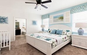 7 bedrooms, WiFi, bed sheets - Solterra Resort!! Spacious house with game room, private pool and movie room!! (Davenport)