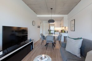 Living area - Luxurious 3 Bedroom 3 Bathroom- 3 Balconies -1 GB WiFi - 4 Seasons Mattresses (BRL)