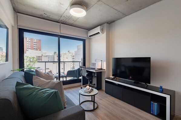 Living area - Luxurious 3 Bedroom 3 Bathroom- 3 Balconies -1 GB WiFi - 4 Seasons Mattresses (BRL)