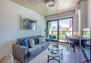 Living area - Luxurious 3 Bedroom 3 Bathroom- 3 Balconies -1 GB WiFi - 4 Seasons Mattresses (BRL)