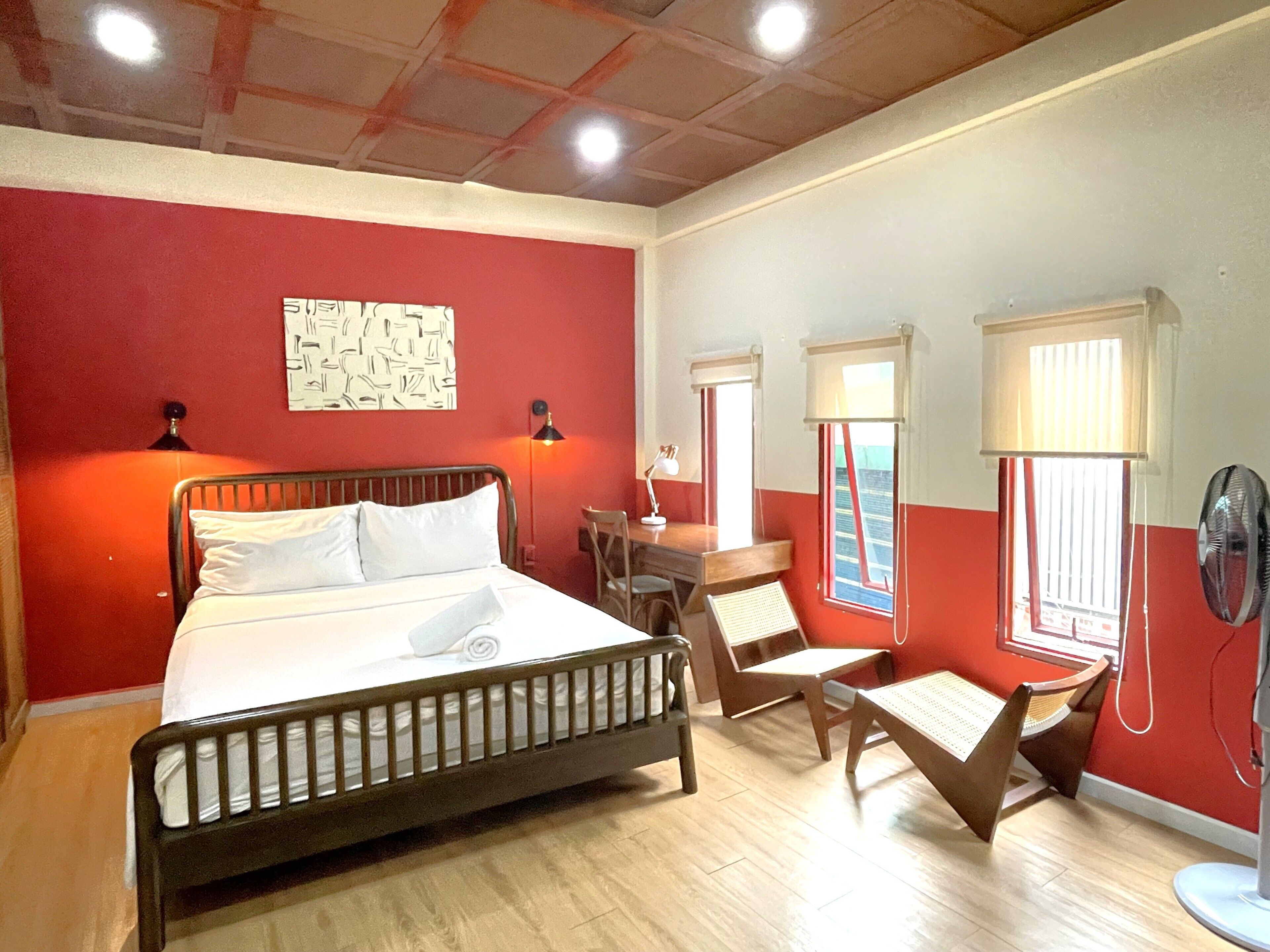 Deluxe-Zimmer, 1 Queen-Bett, Nichtraucher, Stadtblick (101) | Zimmersafe, Schreibtisch, laptopgeeigneter Arbeitsplatz