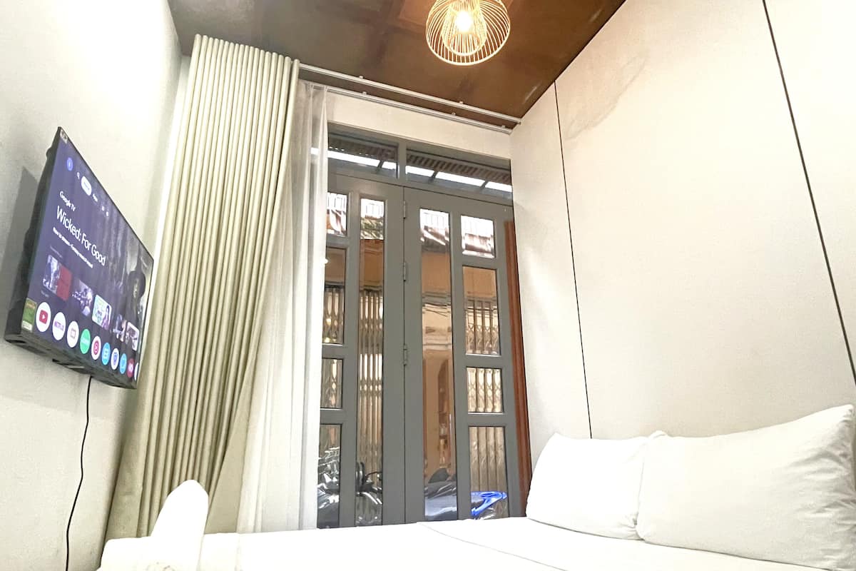 Chambre Confort, 1 grand lit, non-fumeurs (001) | Coffres-forts dans les chambres, bureau