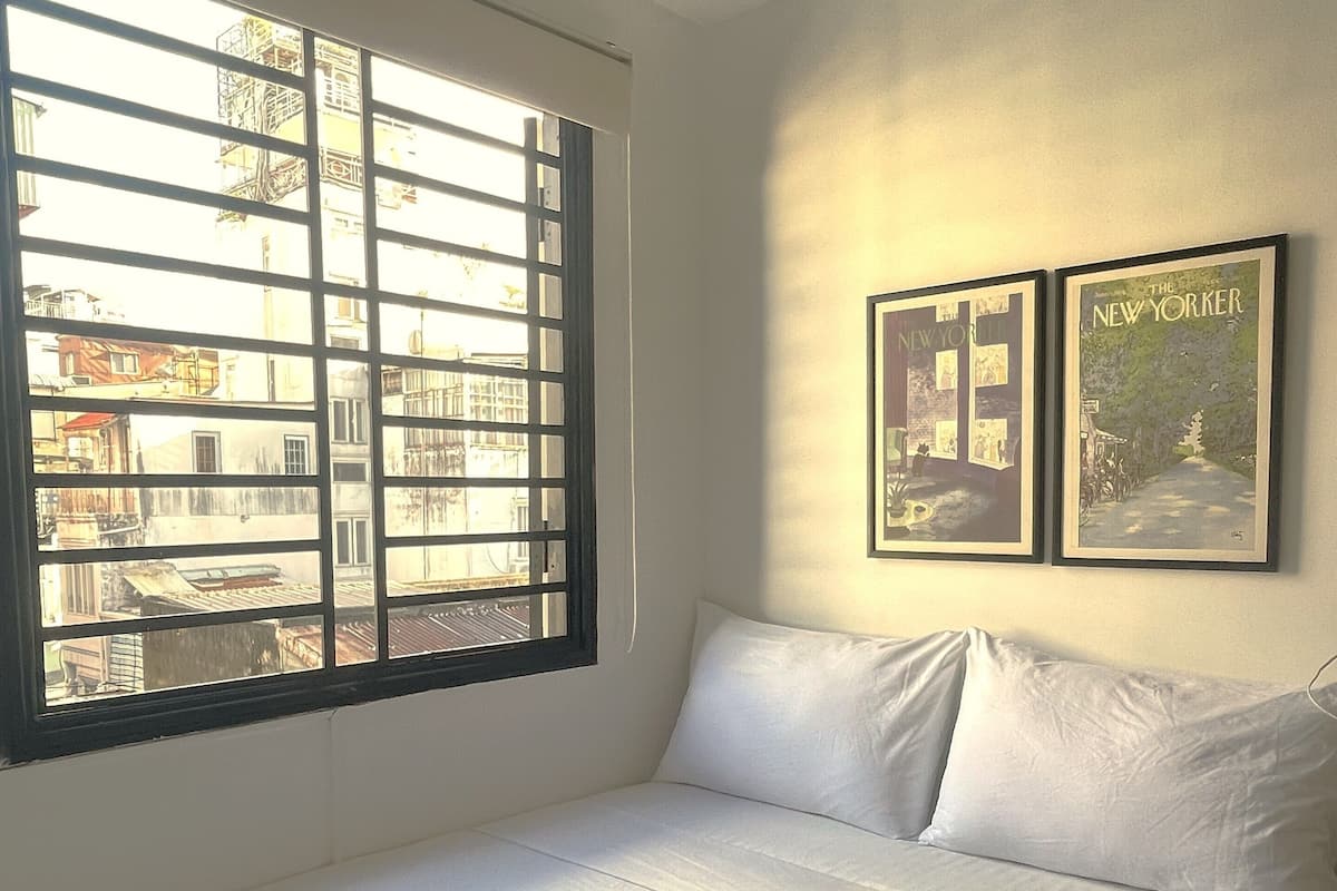 Deluxe Room, 1 Queen Bed, Non Smoking, City View (302)