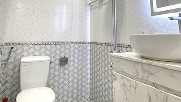 Comfort Room, 1 Queen Bed, Non Smoking, City View (301) | Bathroom | Shower, hydromassage showerhead, hair dryer, slippers