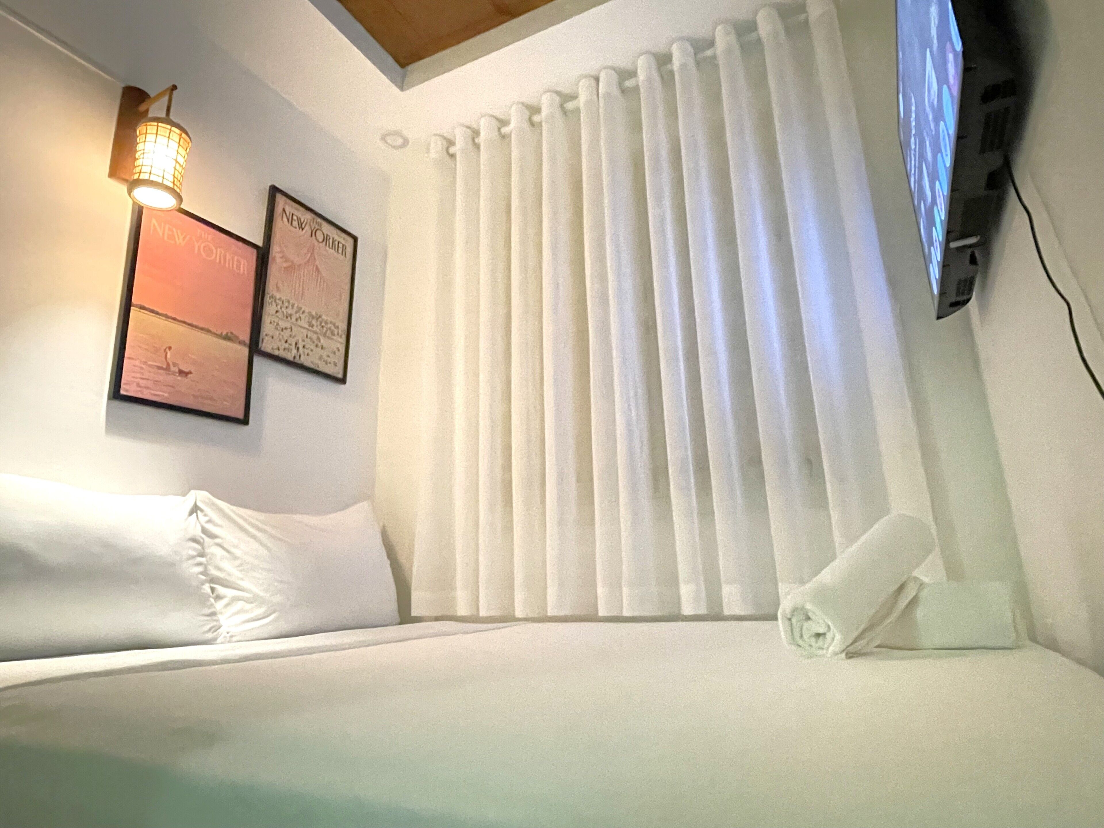 Deluxe Room, 1 Queen Bed, Non Smoking, City View (301)