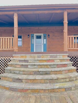 Exterior detail - On The Knob - Mohican Cabin Retreat (Loudonville)