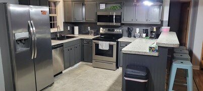 Charming 3-bedroom cabin in Amish country near Shreve Ohio,great birding area!