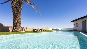 حمام سباحة